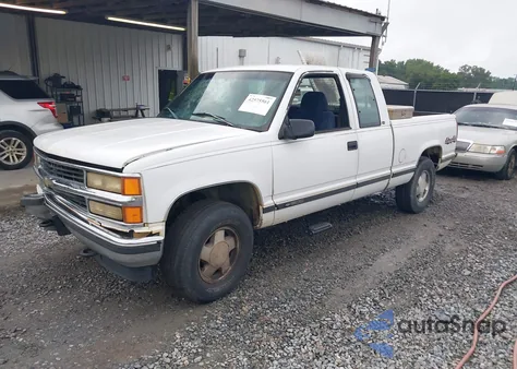 1998 Chevrolet K1500 Fleetside z USA, uszkodzony, nr VIN 1GCEK19R3WE129448
